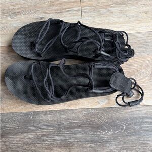Teva midform infinity sandal size 9